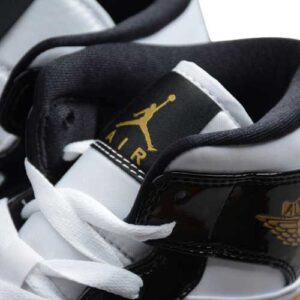 AIR JORDAN RETRO 1 "Patent Gold" - Imagen 4