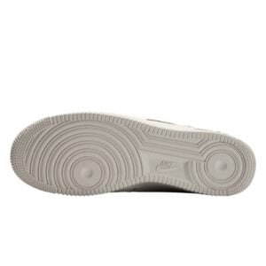 NIKE AIR FORCE 1 "07 LV8" - Imagen 4