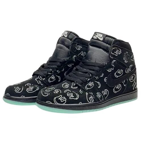JORDAN RETRO 1 x KAWS "Black - Negro"