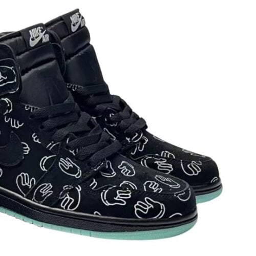 JORDAN RETRO 1 x KAWS "Black - Negro" - Imagen 4