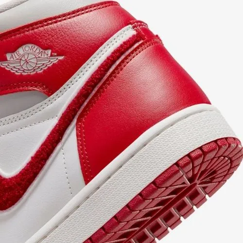 Alternative view of Nike Air Jordan 1 Retro "Newstalgia Chenille" Rojo